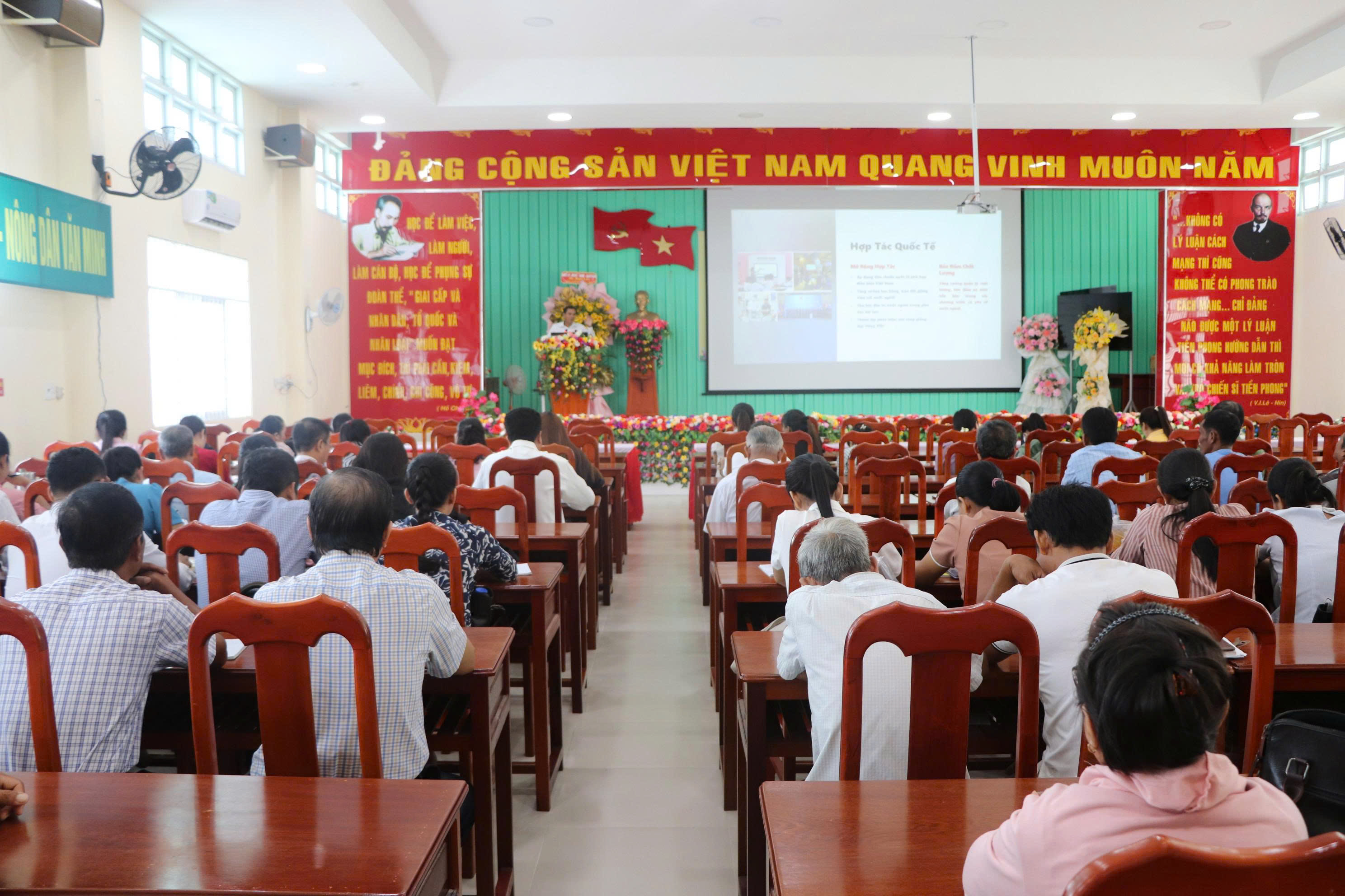 
TRIỂN KHAI, QUÁN TRIỆT VÀ TUYÊN TRUYỀN 04 NGHỊ QUYẾT CỦA BỘ CHÍNH TRỊ 