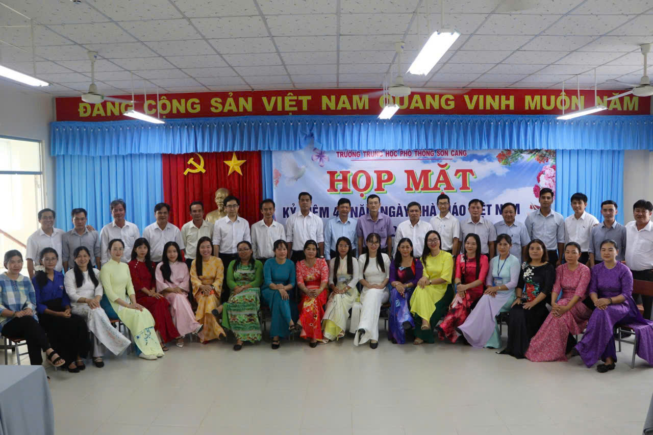 Họp mặt kỷ niệm 43 năm Ngày nhà giáo Việt Nam