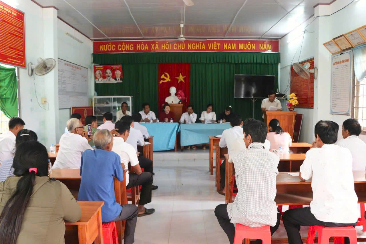 Đại biểu HĐND xã Ngũ Lạc tiếp xúc cử tri các ấp Đường Liếu, Sóc Ớt và Trà Khúp