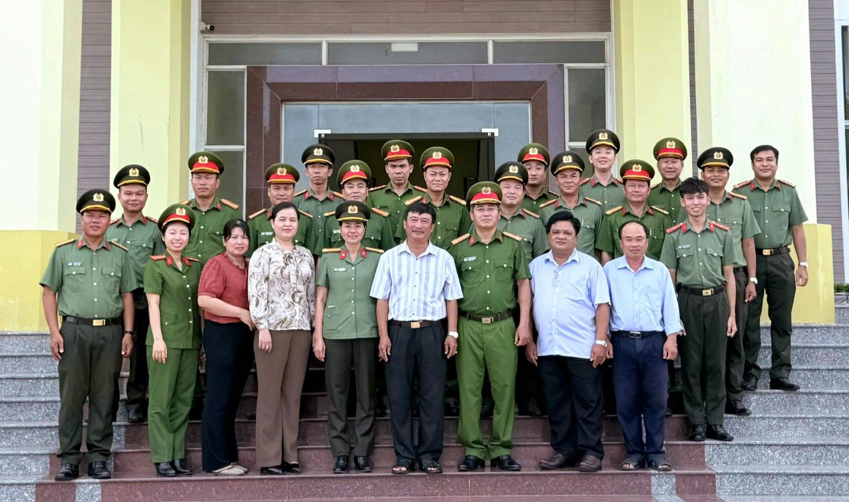 Công bố quyết định thành lập Đảng bộ cơ sở Công an xã Ngũ Lạc